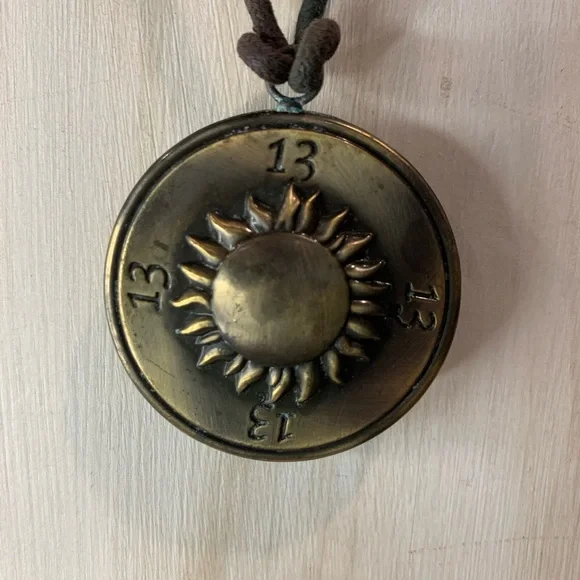 Vintage-Inspired Bronze Pendant Necklace - Picture 2 of 4